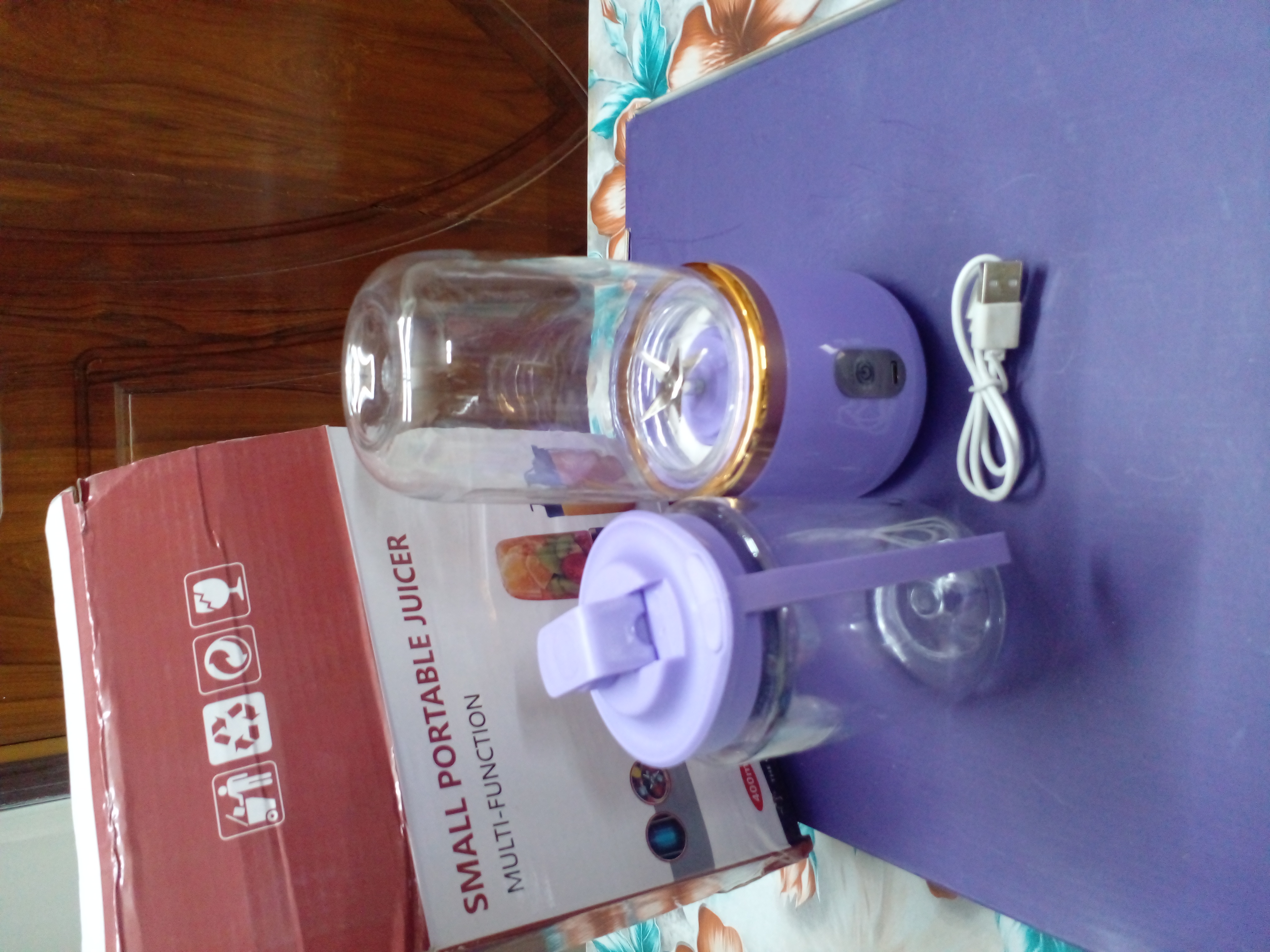 SMALL PROTABLE JUICER